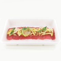Frisches Thunfisch-Carpaccio mit Thai-Basilikum, 120 g